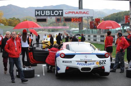 Hublot 'Chronométreur Officiel' sur le circuit de Mugello, lors des finales mondiales du Ferrari Challenge. ©Raphael Faux