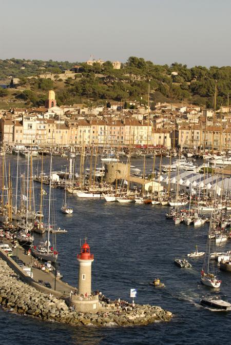 La course de Saint-Tropez le 25 octobre permettra aux yachts d'accumuler des points pour le classement final. ©Nigel Pert