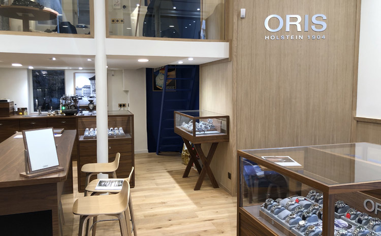 Salle principale boutique Oris Paris